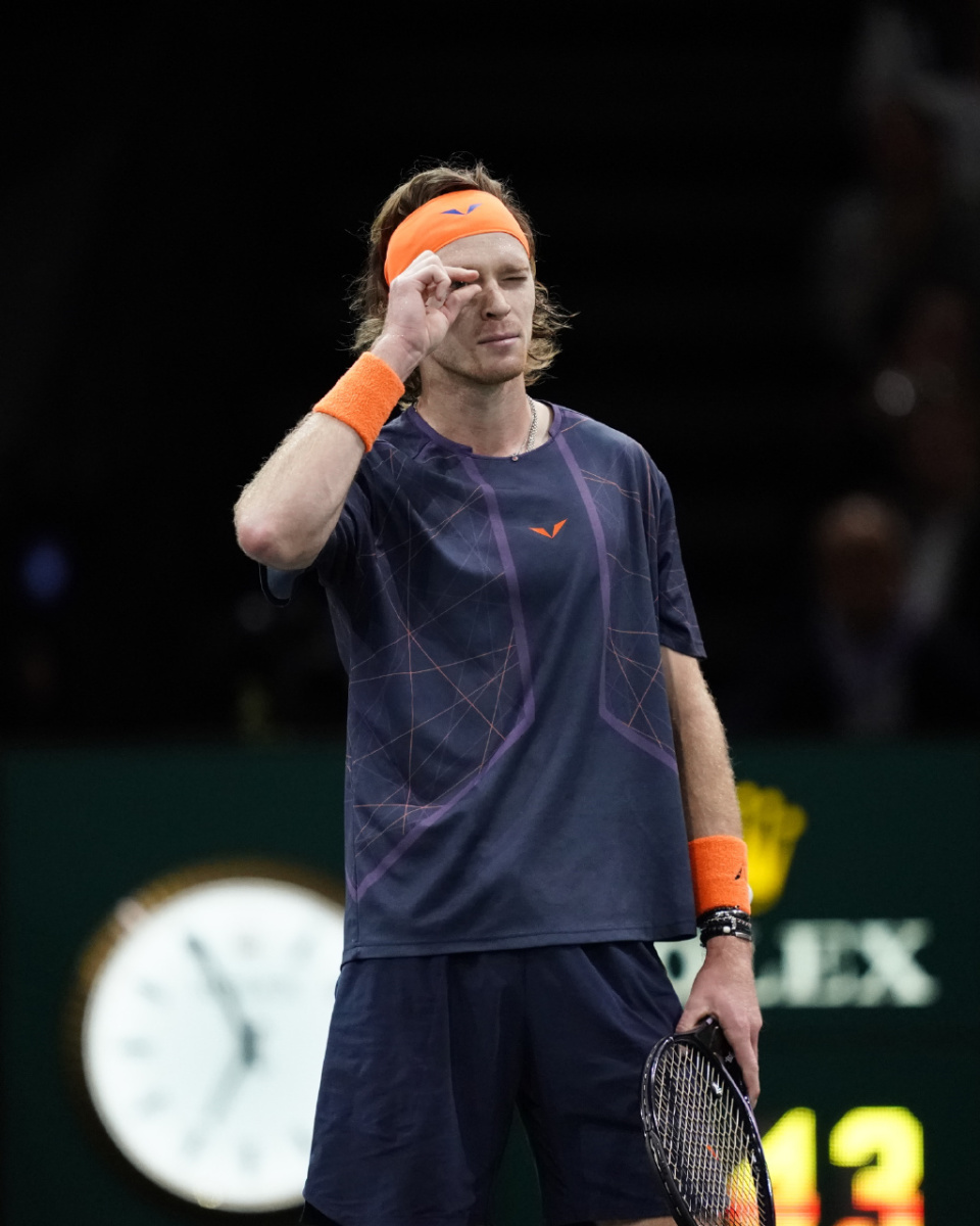 包含德约科维奇意外战胜勇士，出色发挥引爆全场！比赛高潮迭起的词条